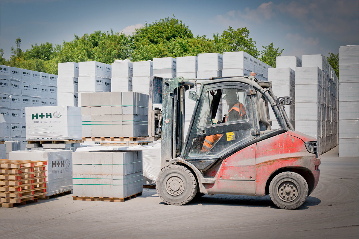 H+H moving stock